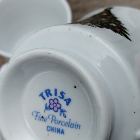 Trisa Stoneware Fine Porcelain Set of 4 Mugs Christmas Tree Festive - Picture 9 of 9